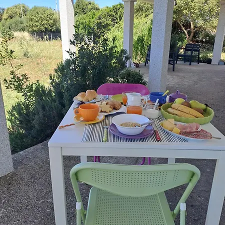 Bed and Breakfast Alma 15 Minuti Da Bosa E Comodo Parcheggio 3*